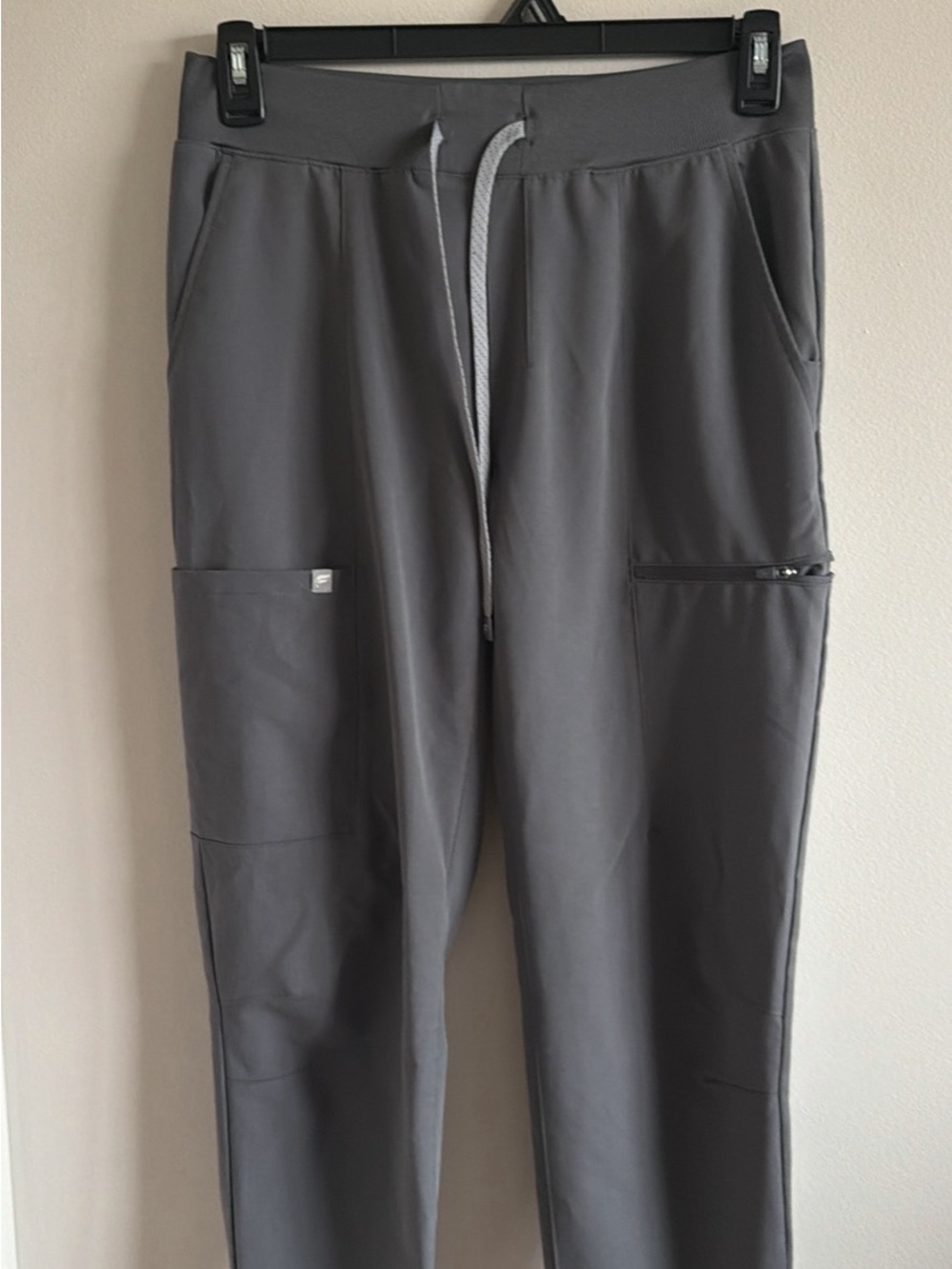 Women's Fabletics Scrub set - Picture 10 of 15